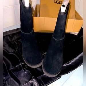 UGG BOOTS SIZE 11